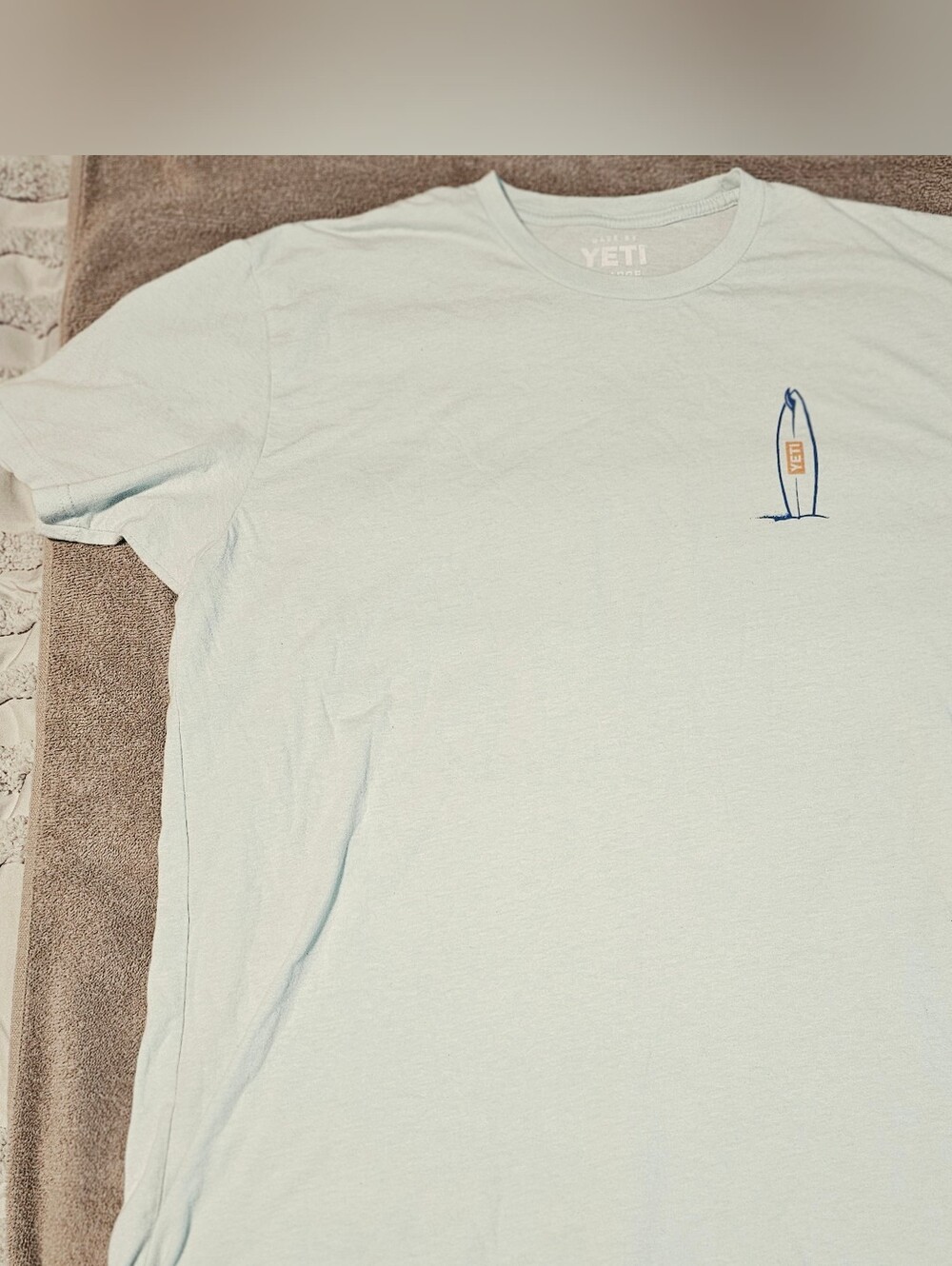 YETI Men’s Light Blue Surfboard Cooler Beach T-Shirt XL - Picture 2 of 5